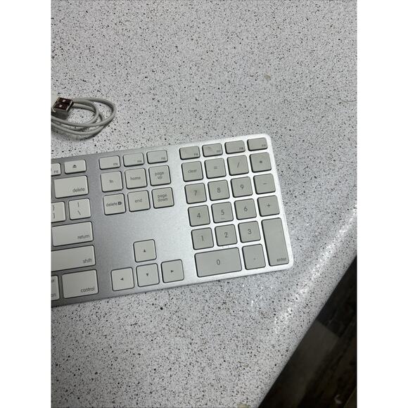 Genuine Apple A1243 Wired USB Keyboard w/ Numeric Keypad for iMac, Mac Mini - Picture 3 of 6